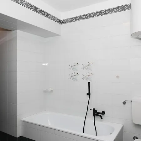 Clos Du Pinot By Hili Aosta